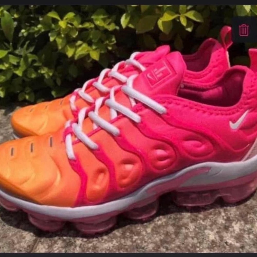 Nike Vapormax Hot Punch